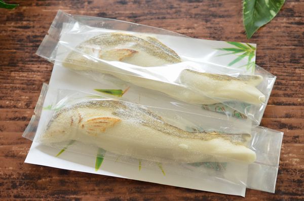 岐阜県の銘菓「鮎菓子」ひときわ目を引く梅園の鮎菓子がすごい！ | ふうらぼ