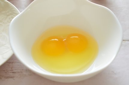 双子の卵が頻繁に食べれる！若い鶏が二黄卵を産むのは本当だった！