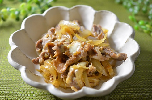 豚肉と玉ねぎの絶品 醤油麹蒸し ご飯が進む簡単おかず ふうらぼ